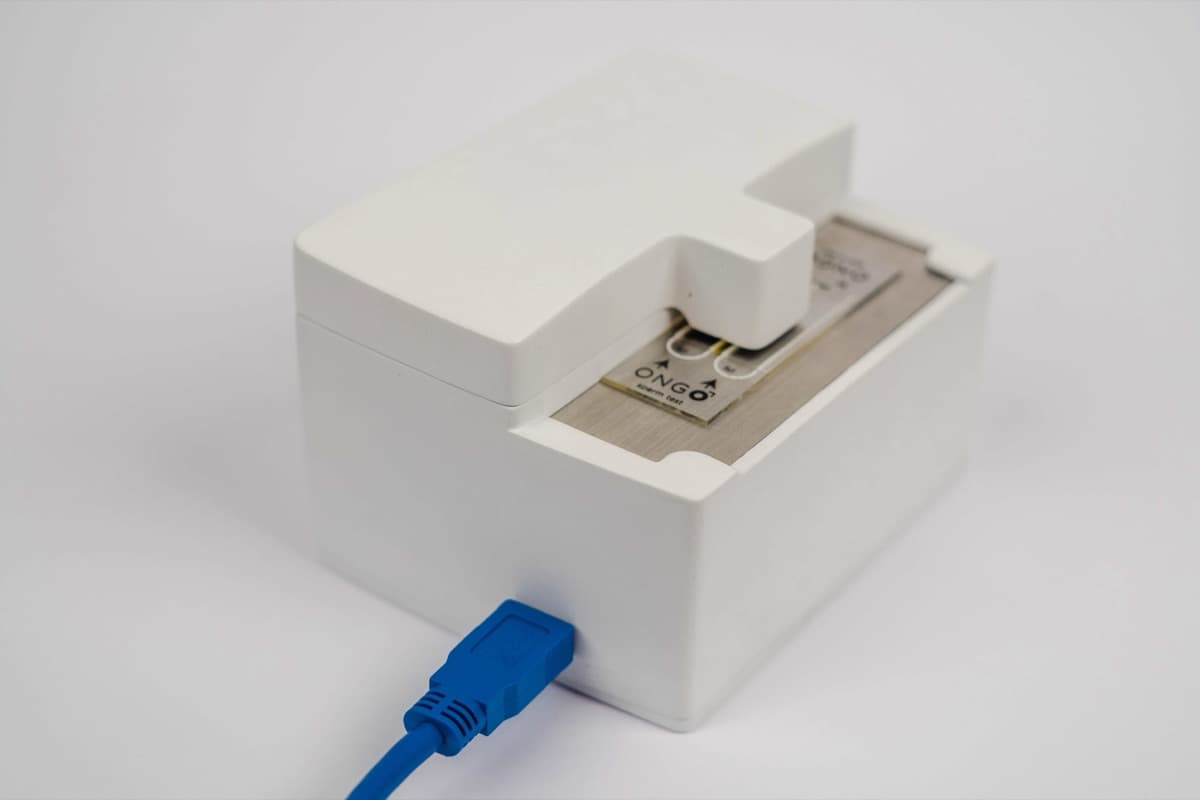 Ongo Vision mobile semen analyzer with slide loaded